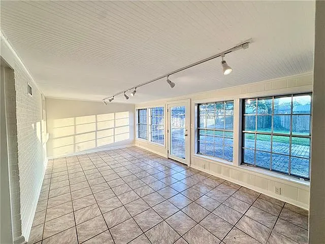 318 Metairie Lawn Dr — Photo 7