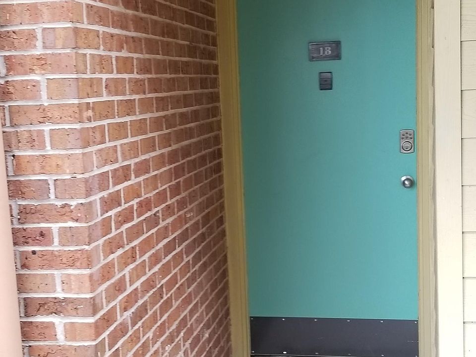 Welcoming front entry