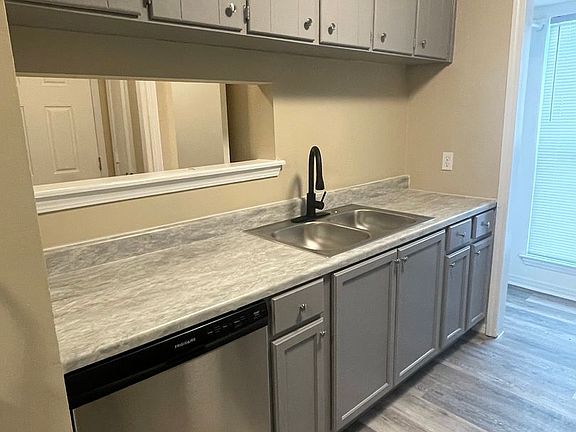 5th image of 531 Amquiwood Ct