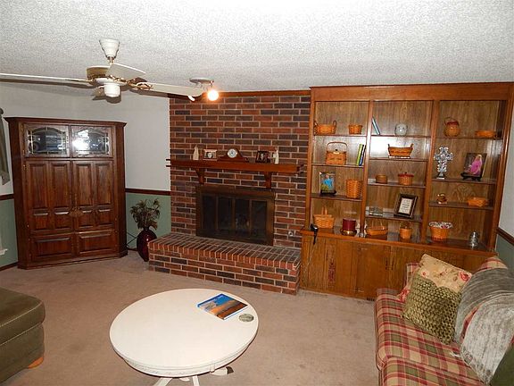 3rd image of 413 Dogwood Ln