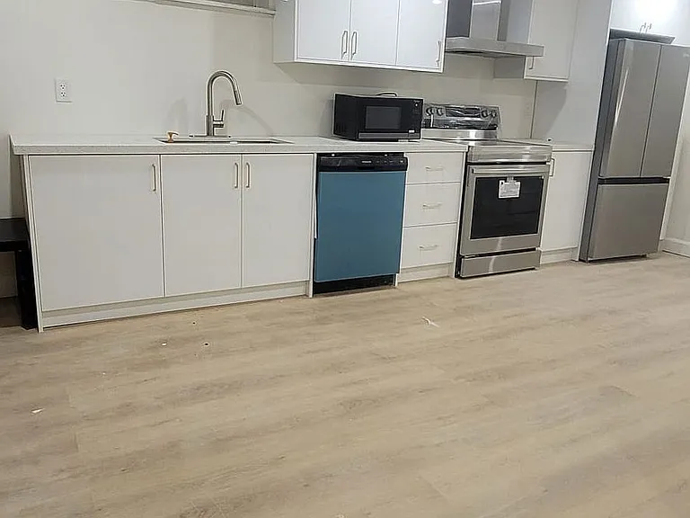 127 Harrison Dr — Photo 1