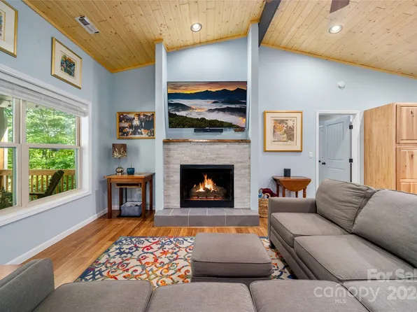 1965 Dogwood Dr, Maggie Valley, NC 28751