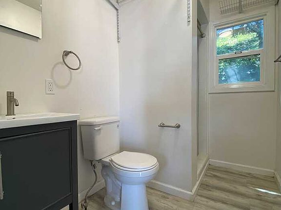 4th image of 2801 Daubenbiss Ave #13