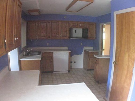 3rd image of 2500 Fleetwood Ave