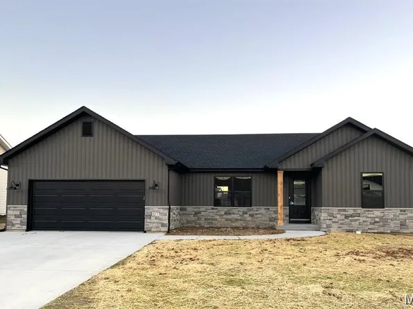 136 Garrettford Dr, Bethalto, IL 62010