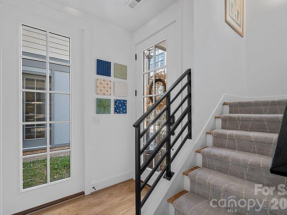 4th image of 824 Madison Glen Ln