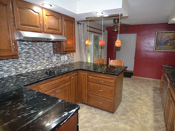 4th image of 208 Reservoir Ave