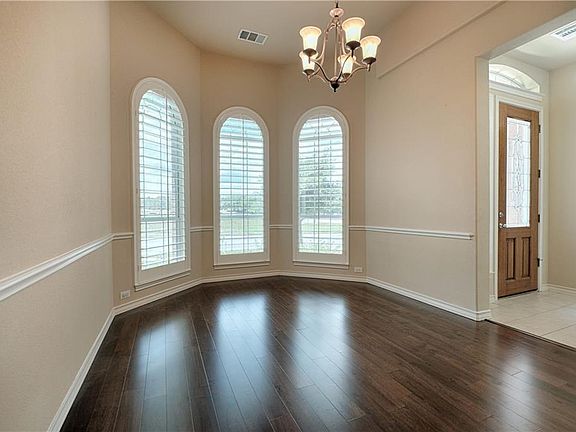 5th image of 2773 Lake Forest Dr