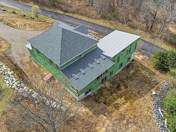 4th image of 135 Nobscot Dr