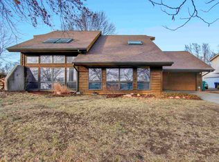 5606 SW Reeder St, Topeka, KS 66604