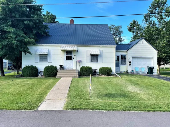 809 Knappenberger Ave, Brunswick, MO 65236