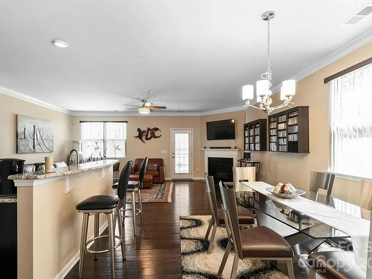 5009 Mockernut Ln — Photo 15