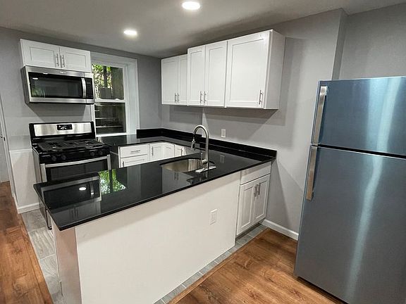 2nd image of 156 South St APT 1