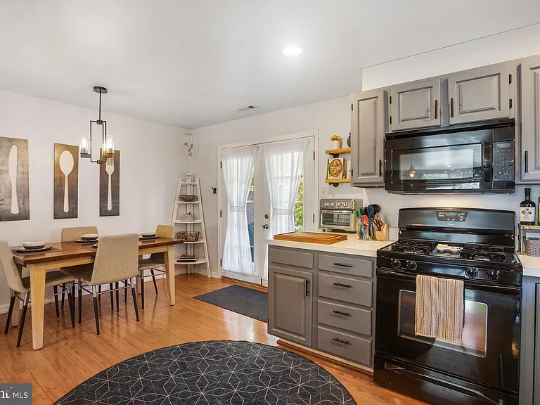 37 Rampart Dr — Photo 11