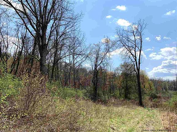 4th image of 11-97 Old Country Ln