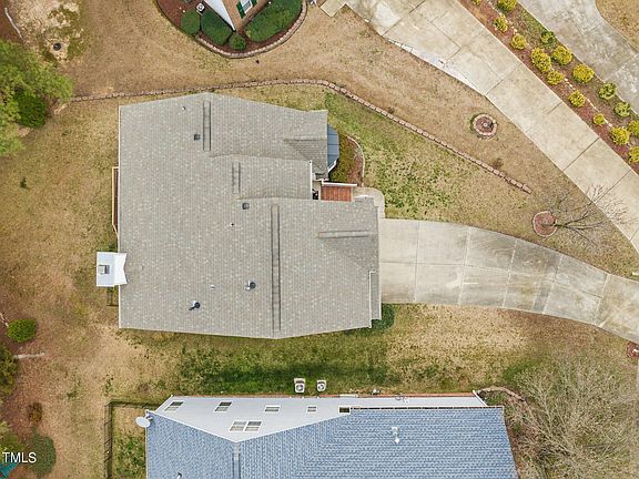 5th image of 219 Stoney Dr