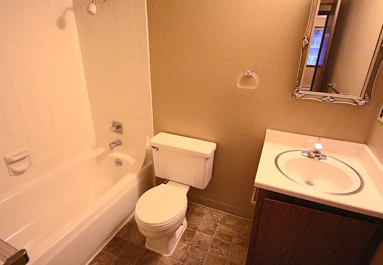 Quadrangle Apartments — Photo 11