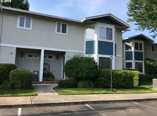 202 NE Rifle Range St APT 5, Roseburg, OR 97470