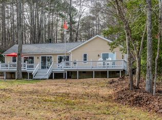 680 Country Club Dr, Gasburg, VA 23857