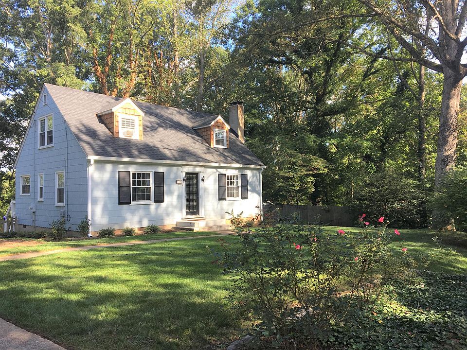 Great Cape Cod-style home in the heart of Biltmore!