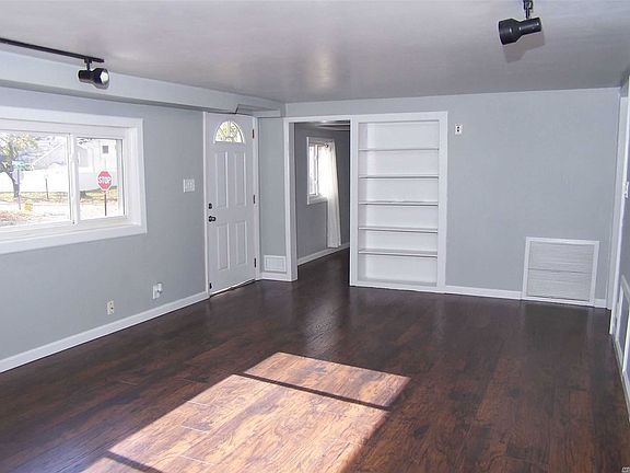 5th image of 18 Dillon Ave
