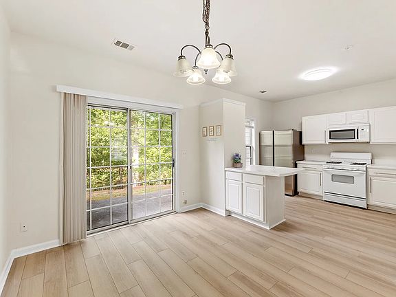 2nd image of 1080 Whitestone Rdg