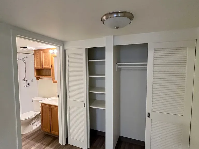 Sycamore Place Apartments — Photo 22