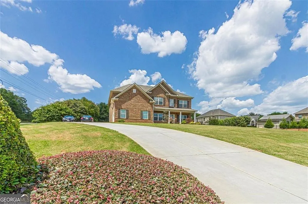 5 bed, 3599 sqft, $3,800 — Photo 2