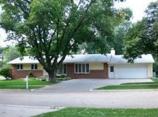 1141 Rosewood Dr, Lincoln, NE 68510
