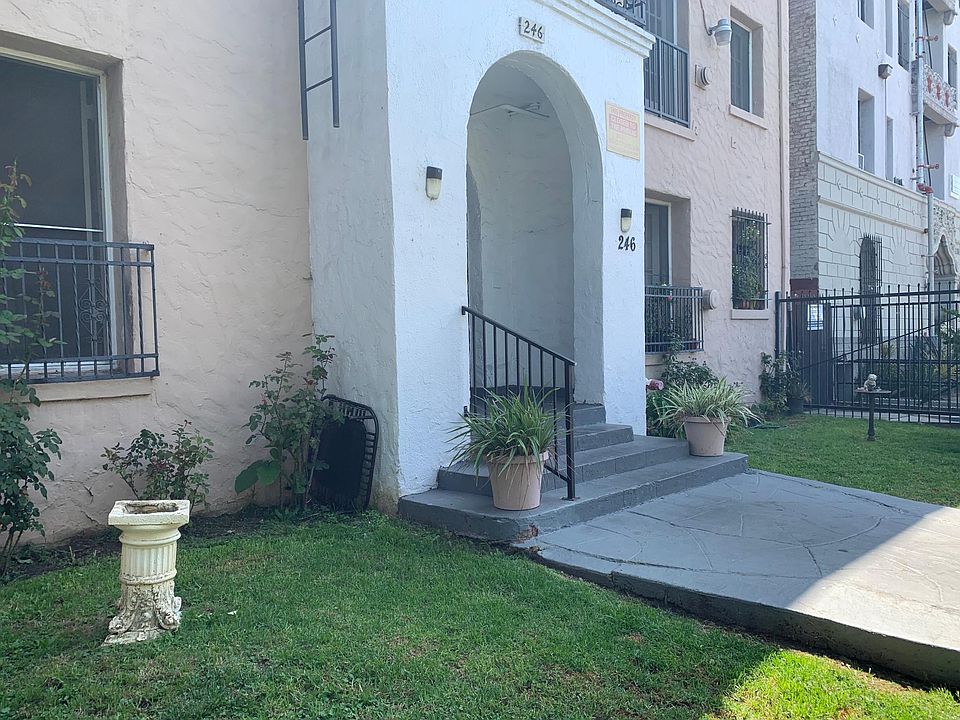 1st image of 246 S Kenmore Ave #3000B