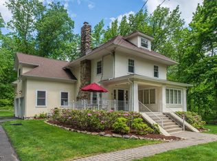 71 Kenilworth Rd, Mountain Lakes, NJ 07046