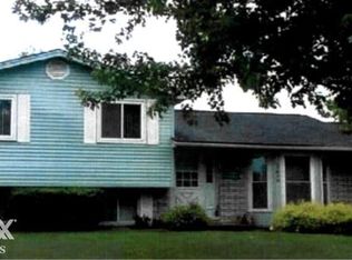 34620 Lakewood Dr, Chesterfield, MI 48047