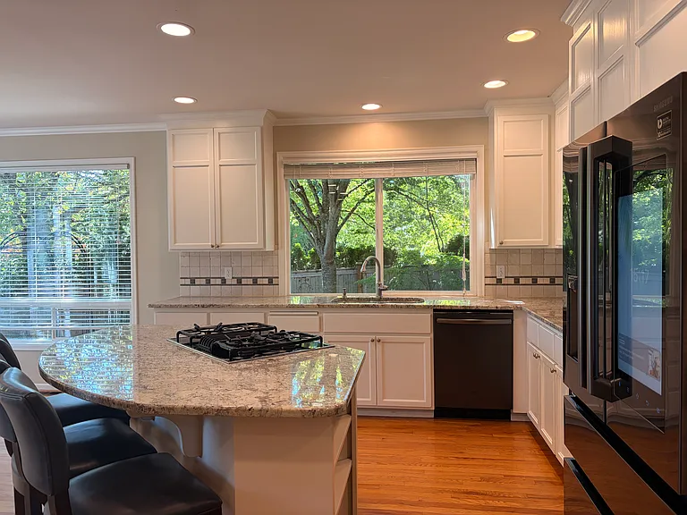 21203 SE 34th St — Photo 12