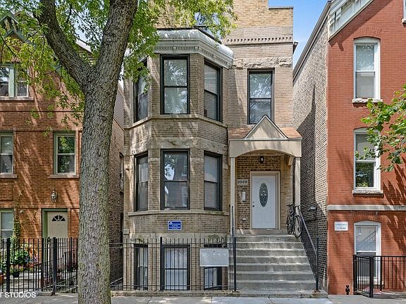 2nd image of 2028 N Winchester Ave #2028