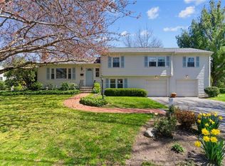 18 Starbrook Dr, Barrington, RI 02806