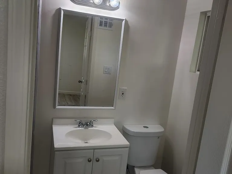 2064 Niantic Way — Photo 3