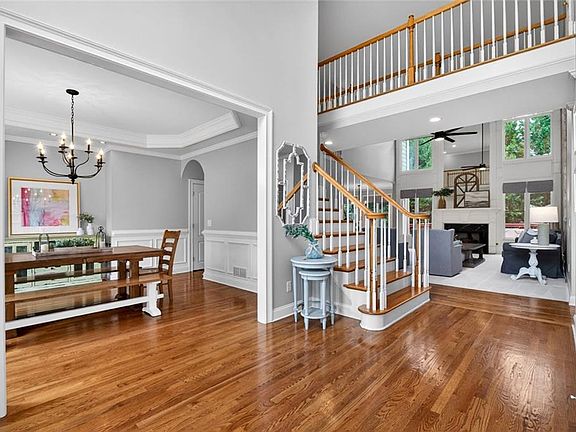 5th image of 3913 Springtree Ln