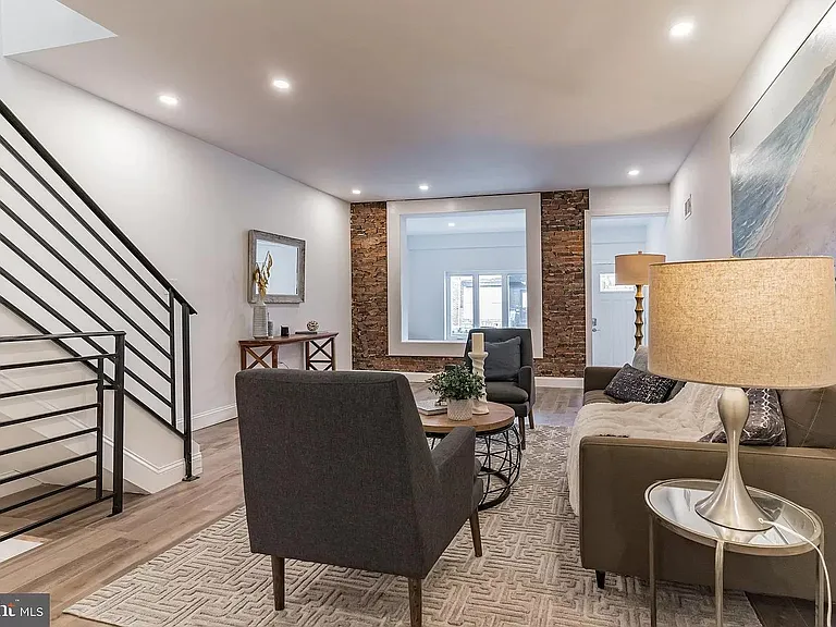 5612 Catharine St — Photo 5