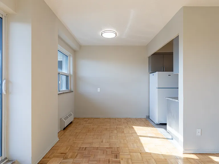 898 Jane St — Photo 3