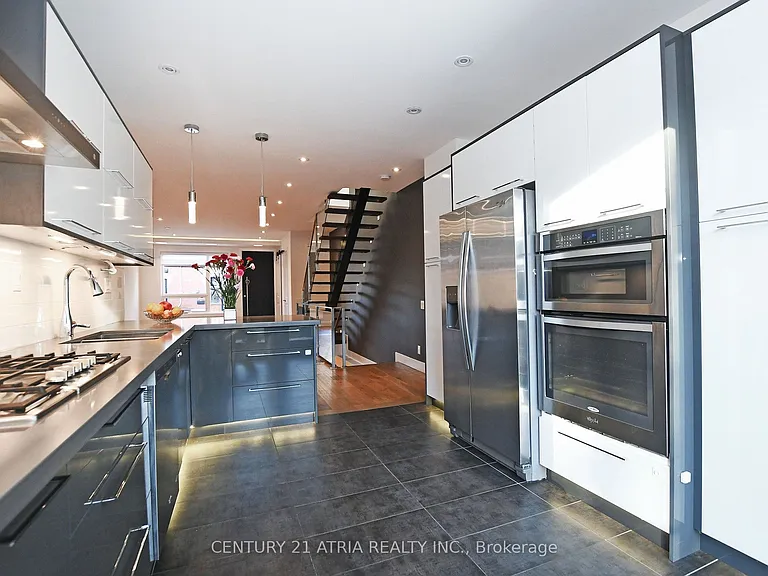 10 Palmerston Ave — Photo 16