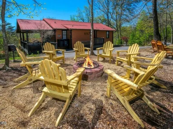 623 Iron Mountain Rd, Pigeon Forge, TN 37863