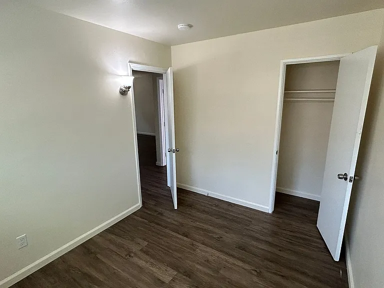 3059 Hawthorn St — Photo 17