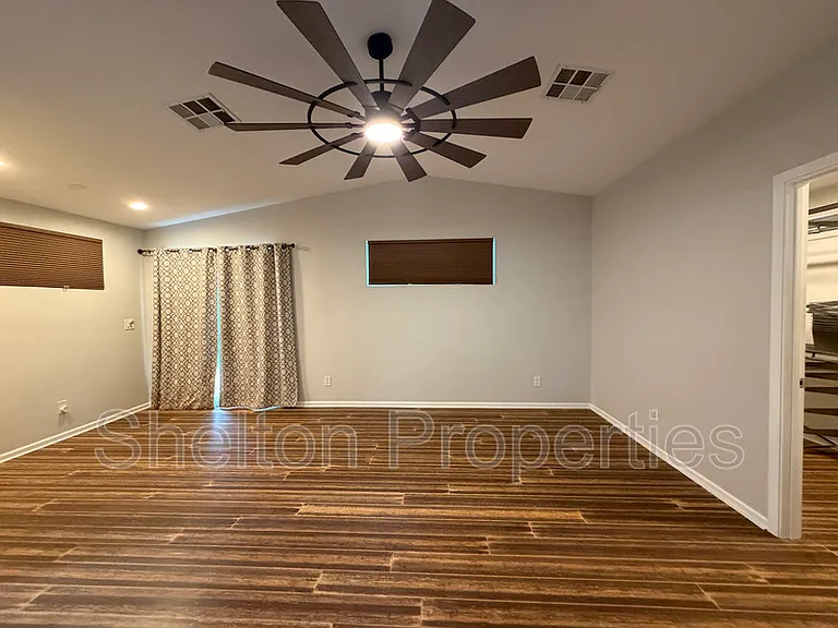 2514 E Fairmount Ave — Photo 25