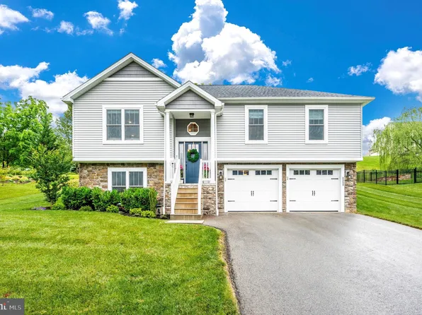 8358 Capri Ct, Waynesboro, PA 17268