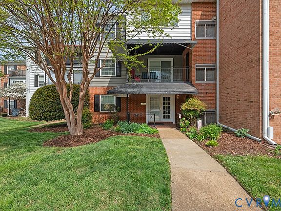 3rd image of 4 Stillwater Ln
