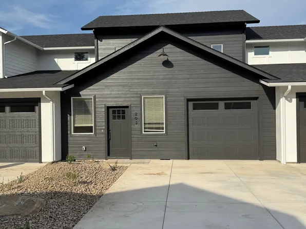 203 Bogey Ln, Eagle Point, OR 97524