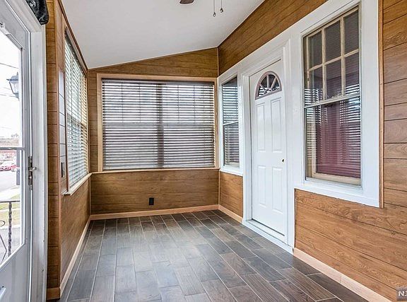 3rd image of 18 Berger St
