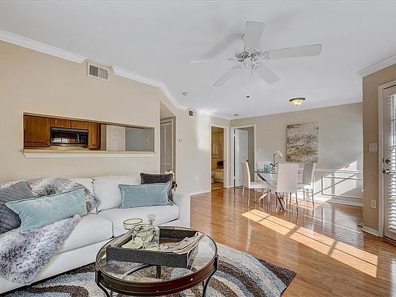 5th image of 1000 W Horatio St APT 112