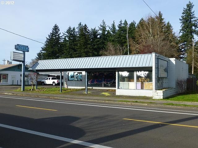 1st image of 7305 SE Woodstock Blvd