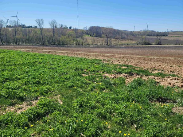 5462 N Pine Rd, Fond Du Lac, WI 54937